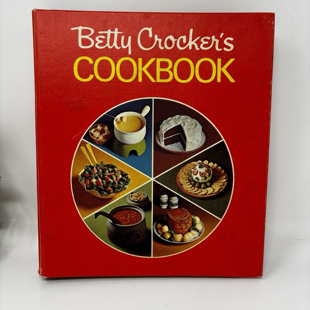 Vintage 1969 Betty Crocker's Cookbook First Printing Ring Binder 9800